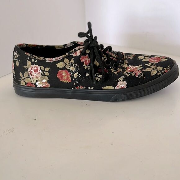 VANS Black With Red/Pink Rose Floral Print Lace Up Canvas Shoes Size 5.5 - Picture 1 of 4